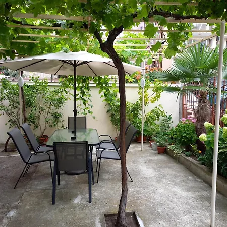 мишел بيت ضيافة نيسيبار